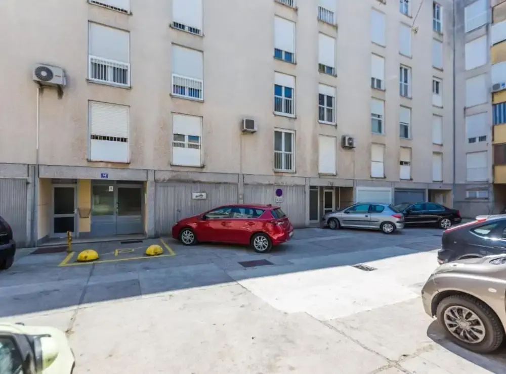 Stylish Two Bedroom Apartment Retreat With Balcony in Zadar
