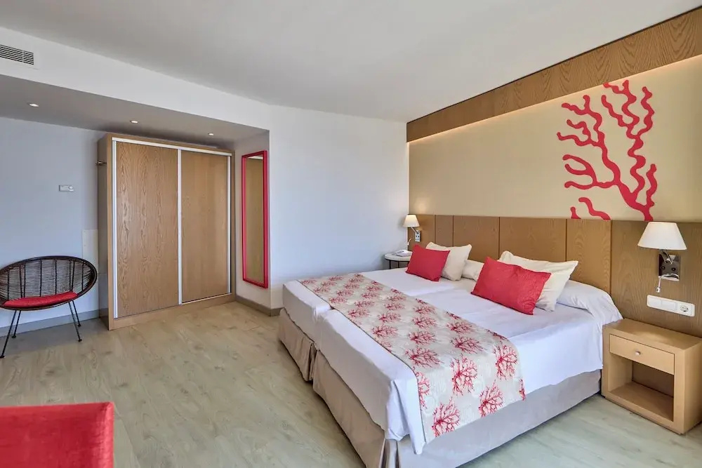 Superior Double room with balcony and with sea view (twin beds)