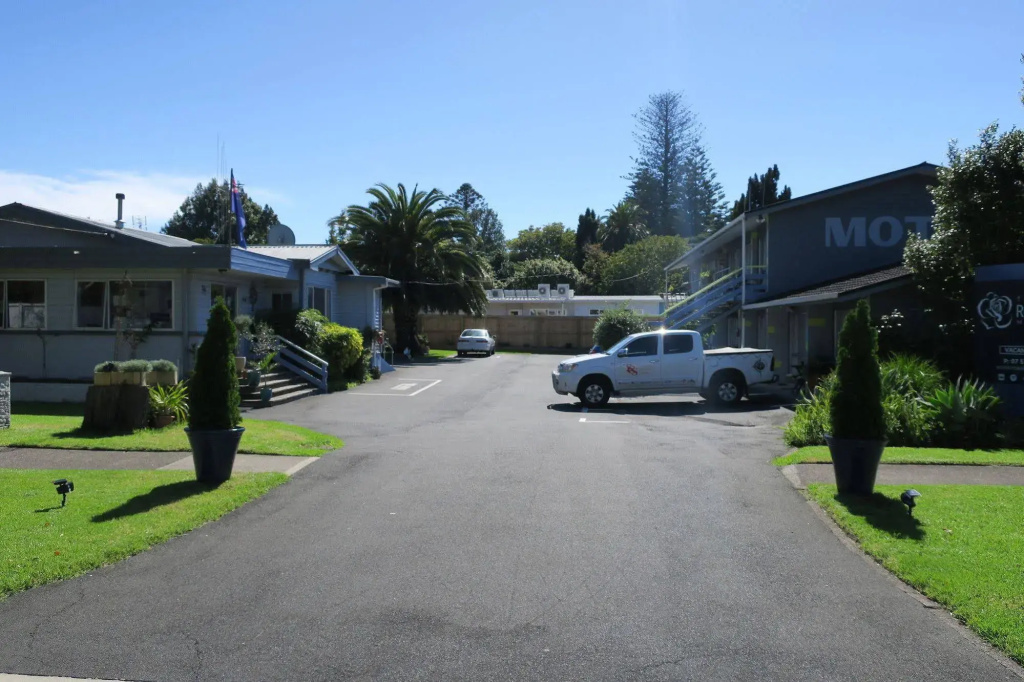 Roselands Motel