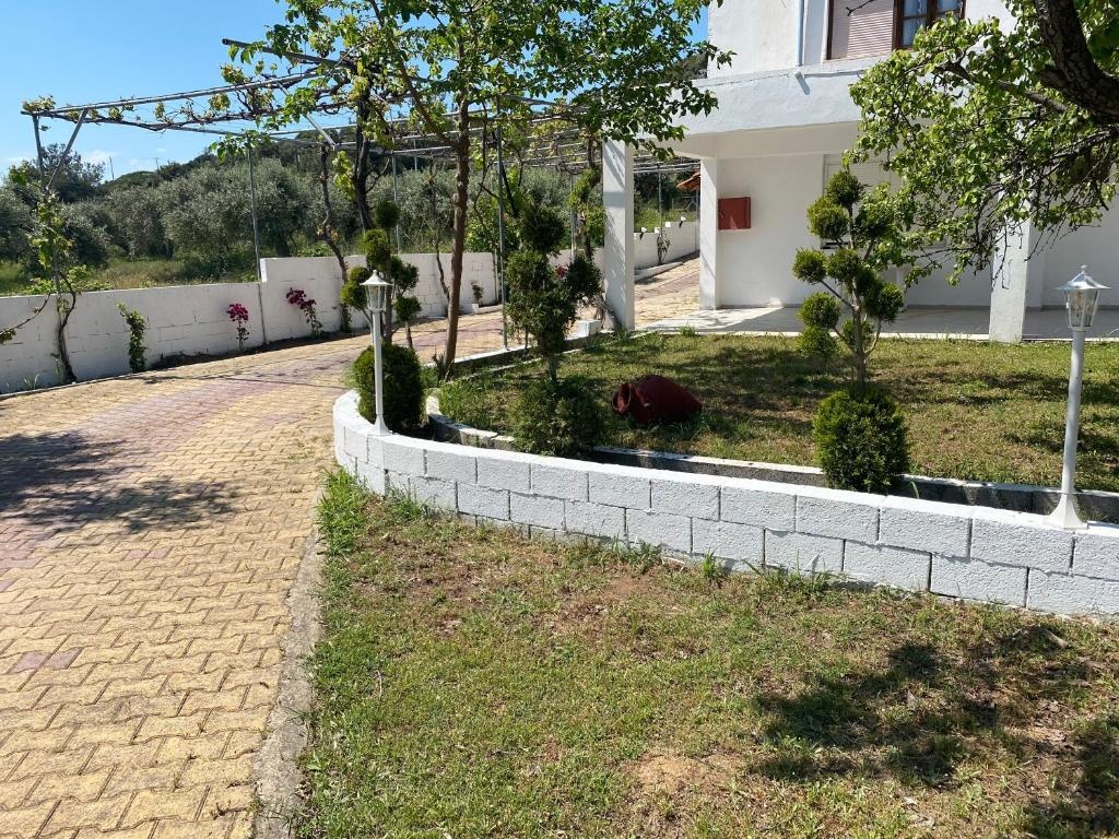 V-Suites 2 — 3