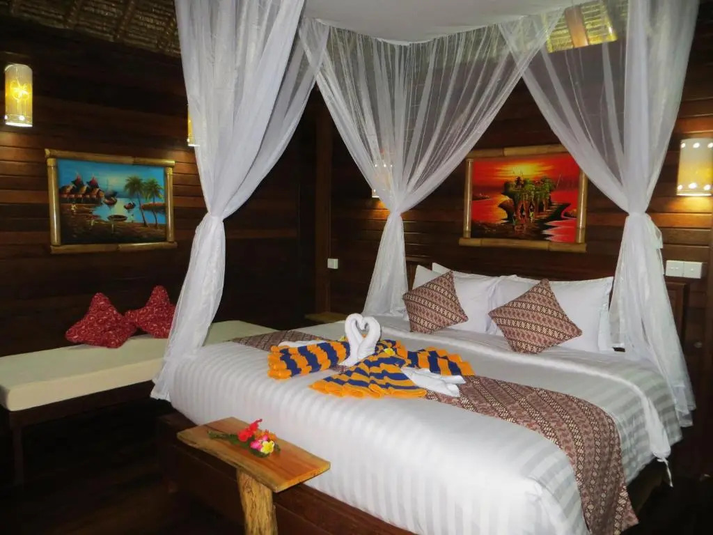 Deluxe Double room with balcony and with pool view full double bed