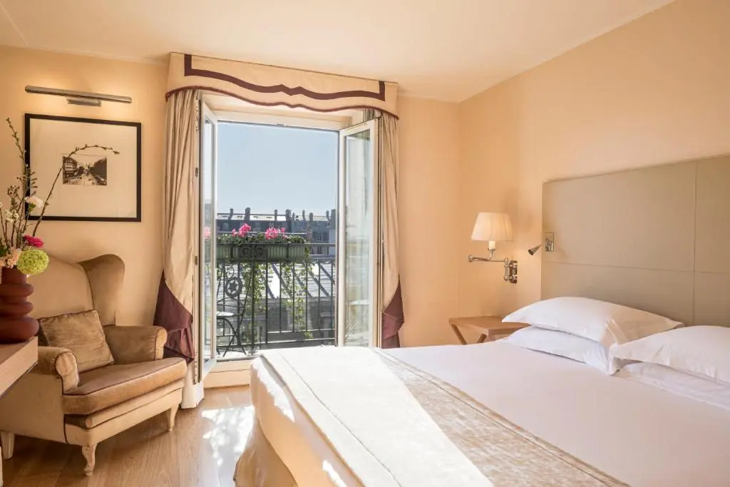 Deluxe Double room with balcony (full double bed)
