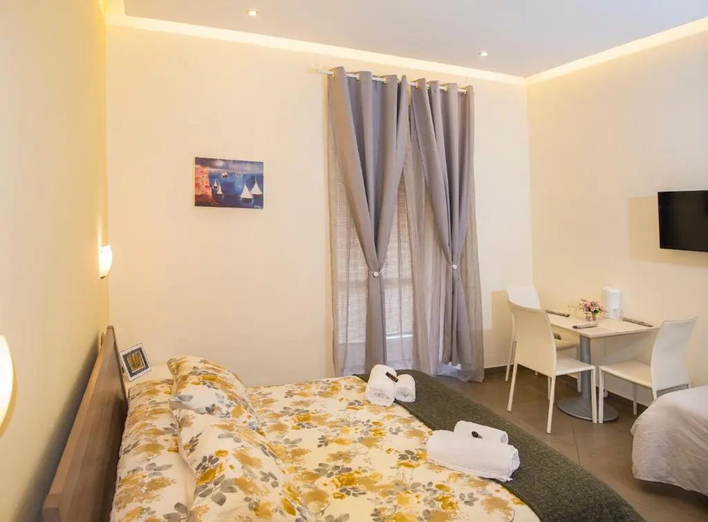 Standard Triple room