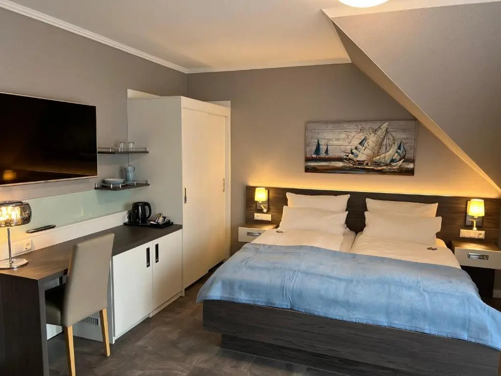 Standard Double room (full double bed)