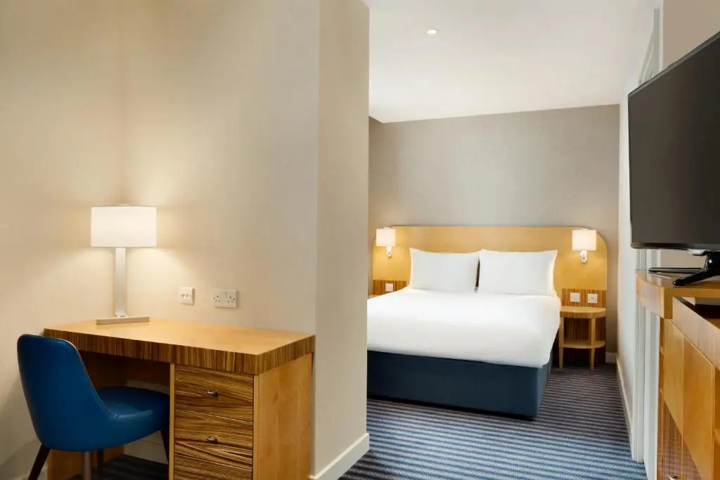 Ramada Hotel & Suites by Wyndham Coventry - Chambres