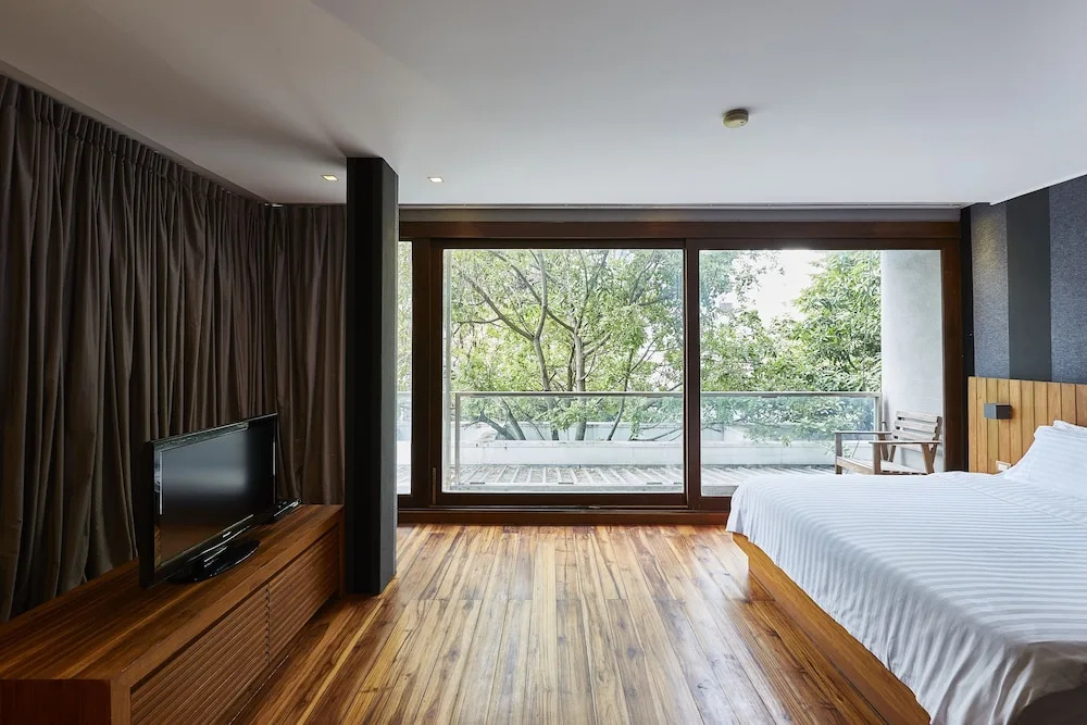L Double Studio with balcony (full double bed)