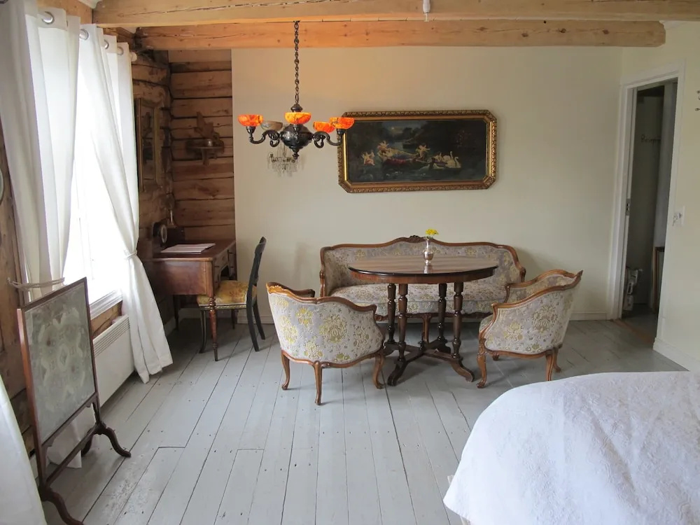 Superior Double room with balcony (full double bed)