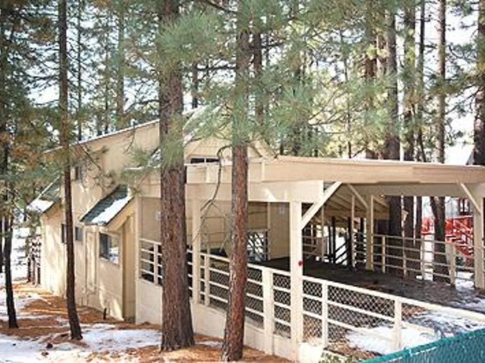 1360 Knoll Lane 3 Bedroom Home by RedAwning