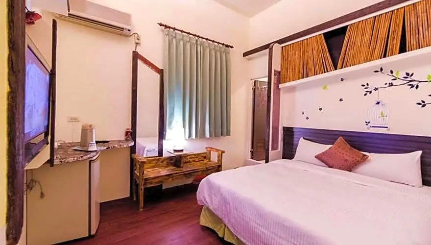 Deluxe Double room (full double bed)