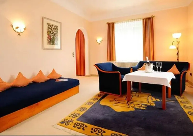Double Suite (full double bed)