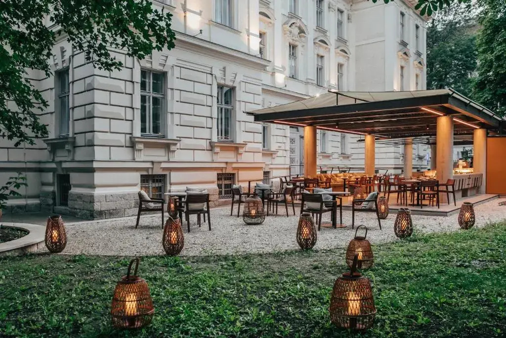 Zola Hotel - Palais de Bohème