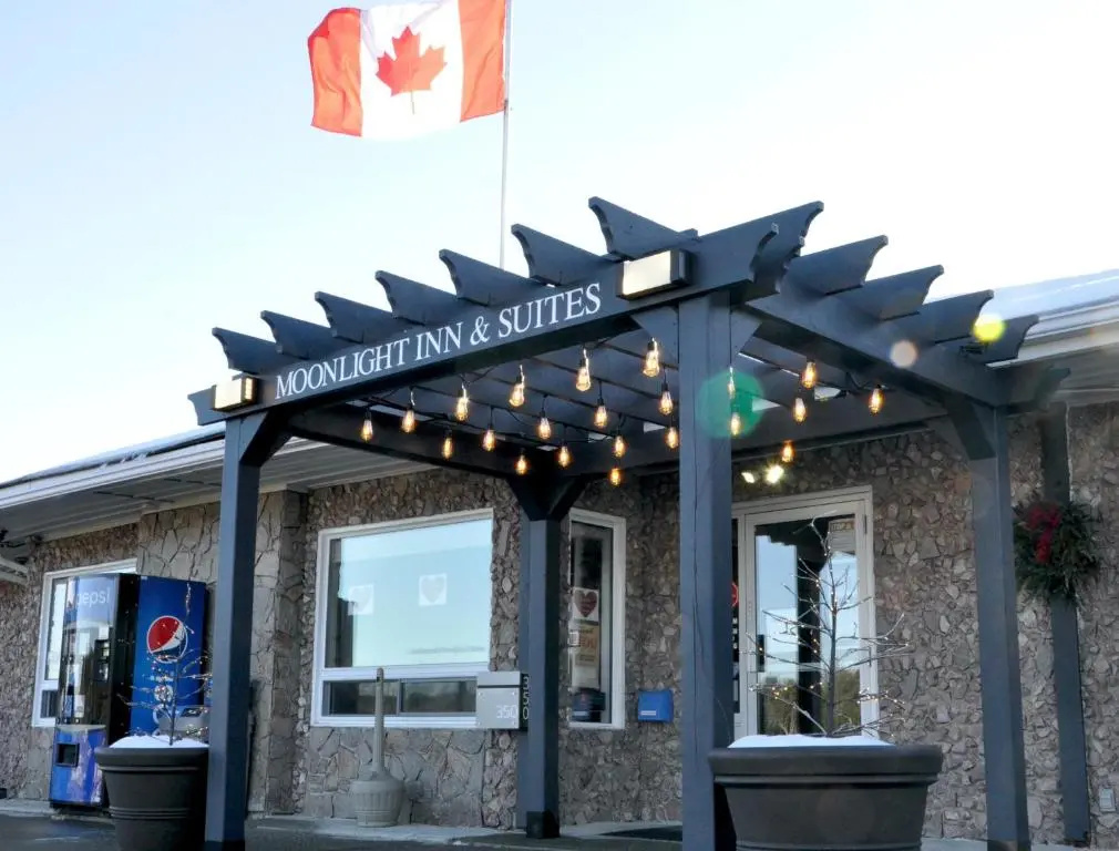 Moonlight Inn and Suites