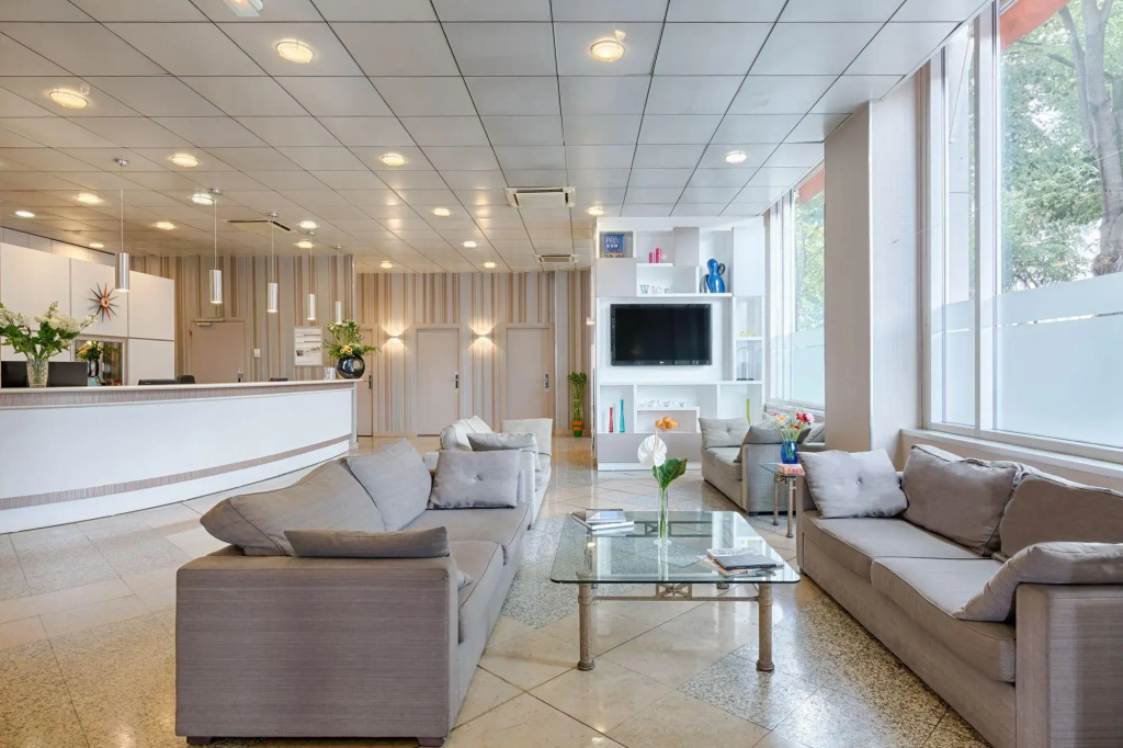 Lobby & Reception