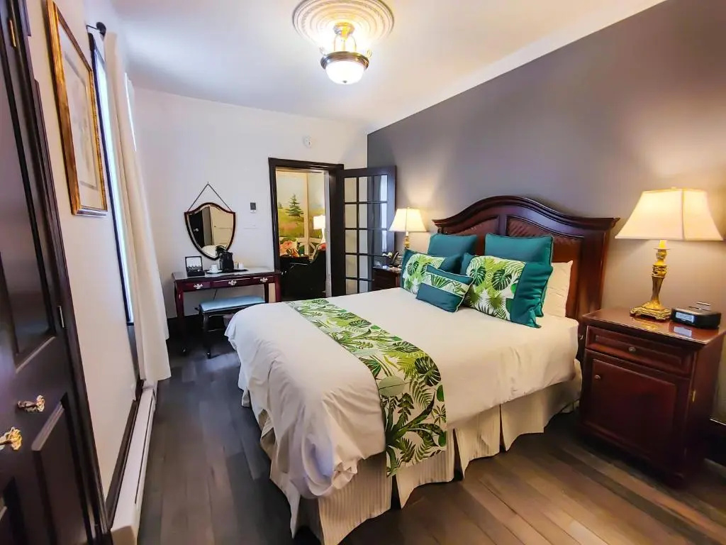 Double Suite (full double bed)