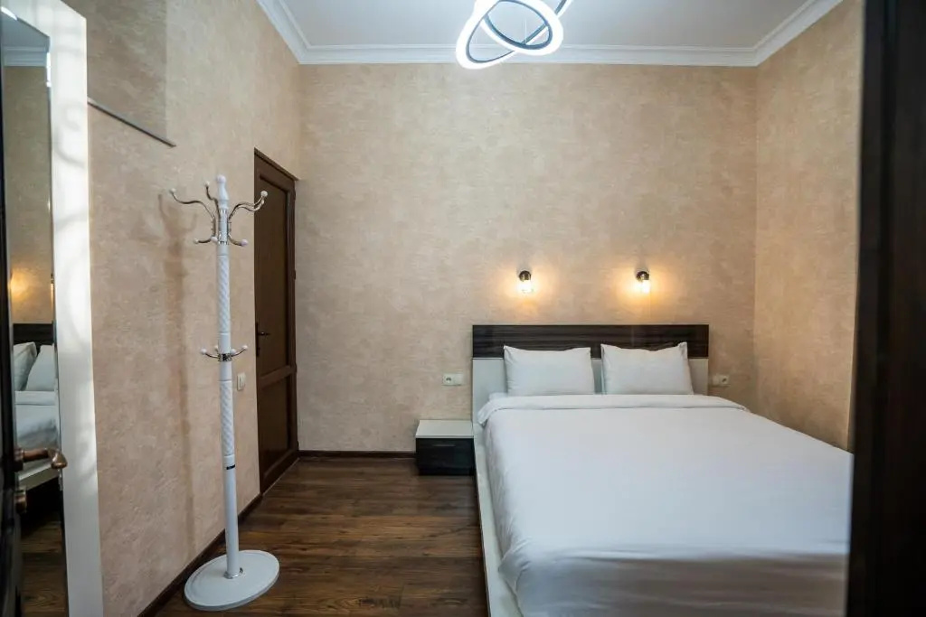 Deluxe Double room (full double bed)
