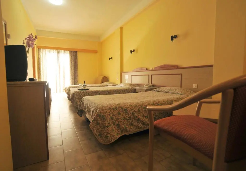 Standard Triple room