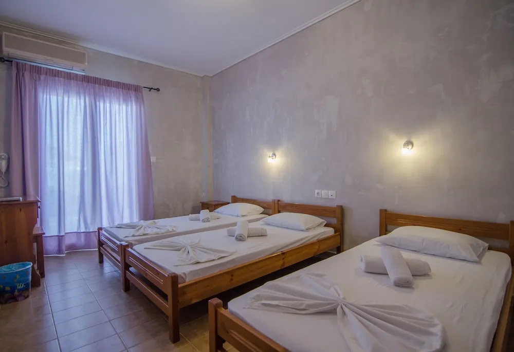 Standard Triple room with balcony