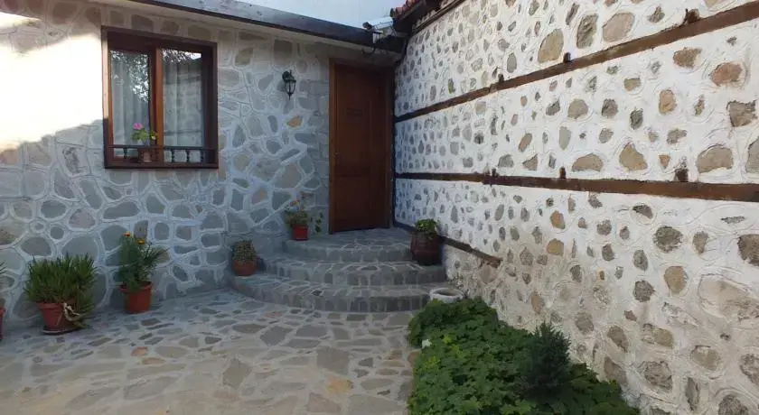Todeva House - Général
