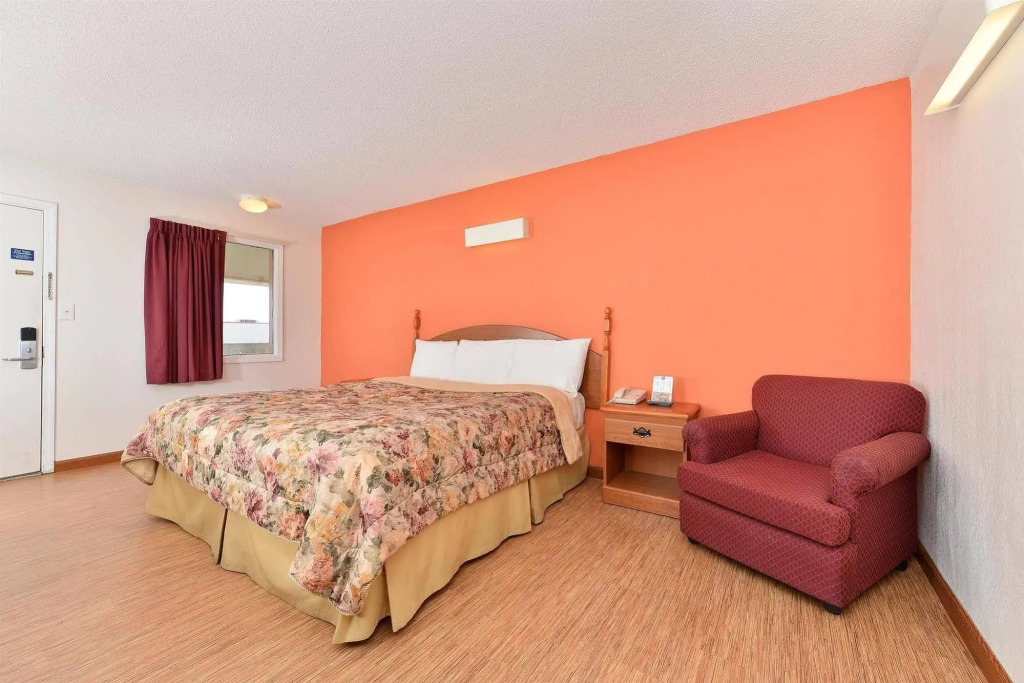 Crossroads Inn by null