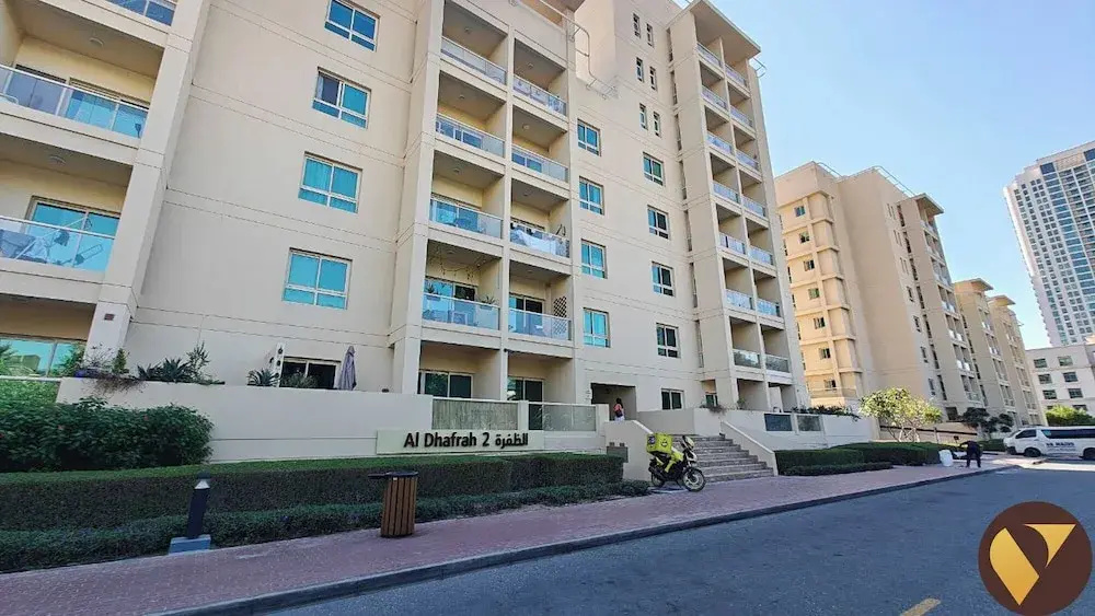 Vogue | Al Dhafrah 2 Greens near Mall of Emirates — фото