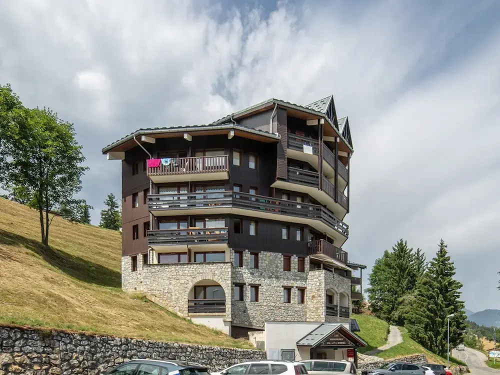 Apartment in Doucy With Mountain Views