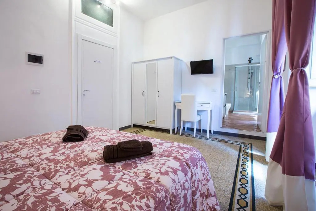 Deluxe Double room (full double bed)