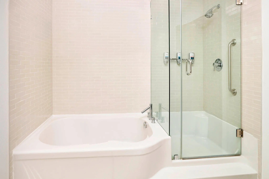 1 Bedroom Executive Double Suite (full double bed)