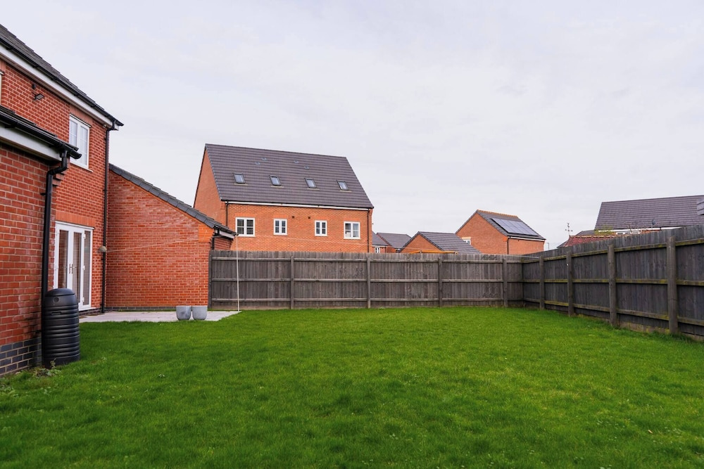 Luxe 3BR - 8 Min to Town Centre - Bradgate Park & Leicester - Parking - Garden
