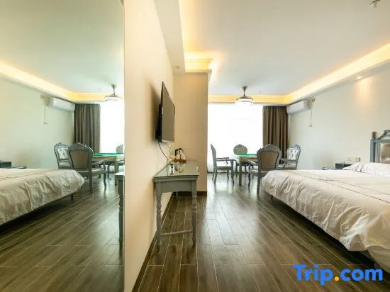 Deluxe Double room (full double bed)
