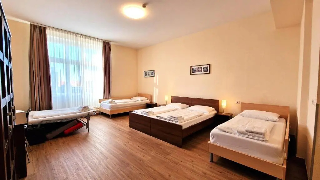 Standard Quintuple room with balcony