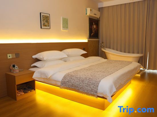 Standard Double room with balcony (full double bed)