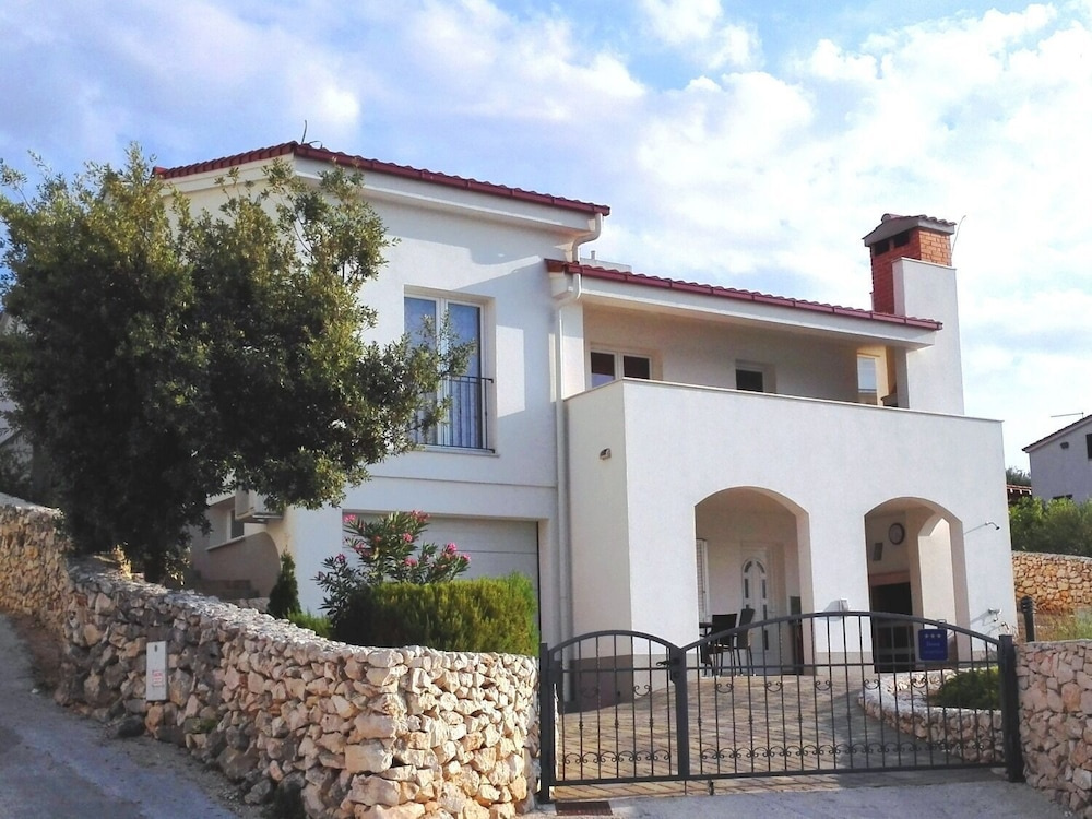 Apartments Tih