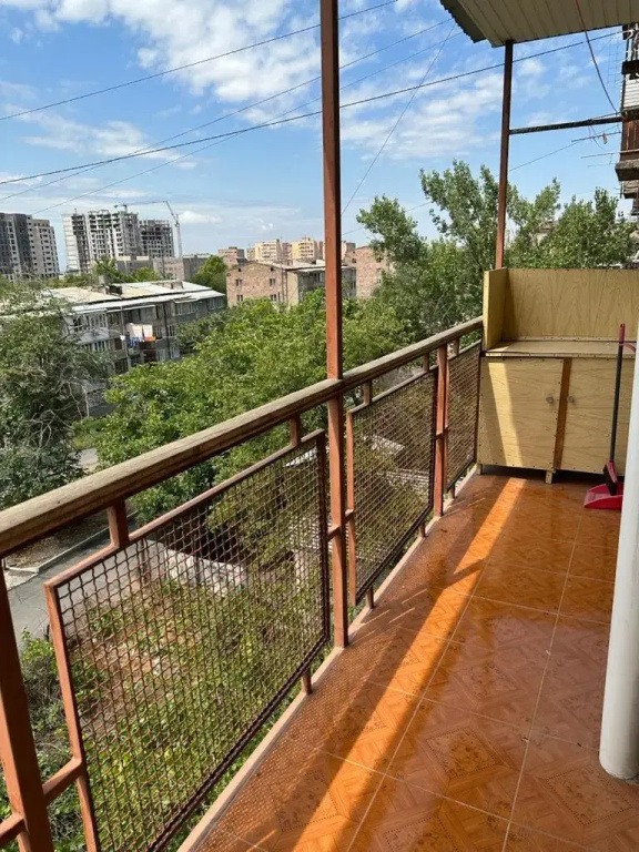 Yerevan nice apartment with balcony for rent