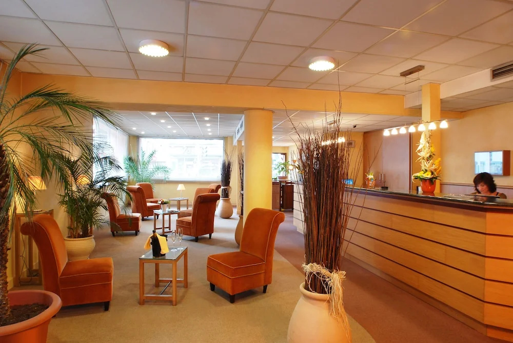 Lobby & Reception