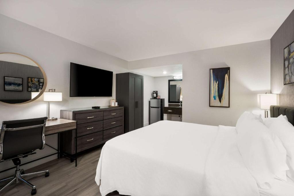 Двухместный номер Standard двуспальная кровать в SureStay Plus Hotel by Best Western Scottsdale North (ex.Fairfield Inn by Marriott Scottsdale North)