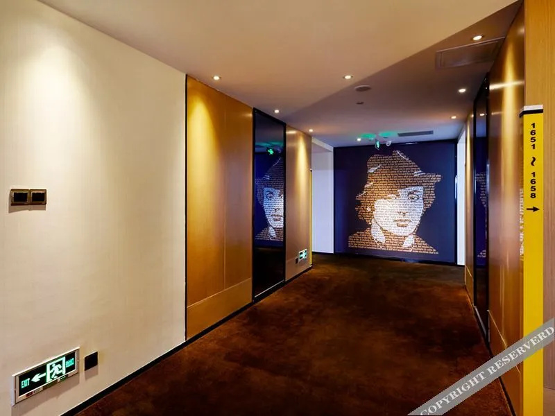 Lobby & Reception