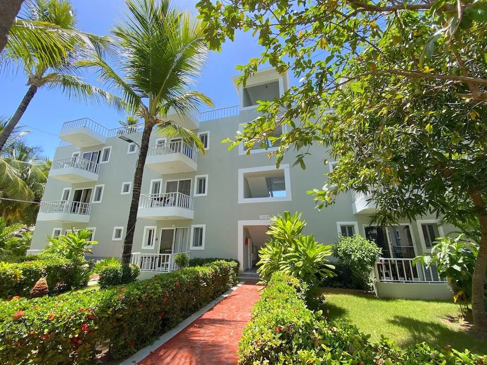 SOL CARIBE SUITES DELUXE Beach Club and Pool