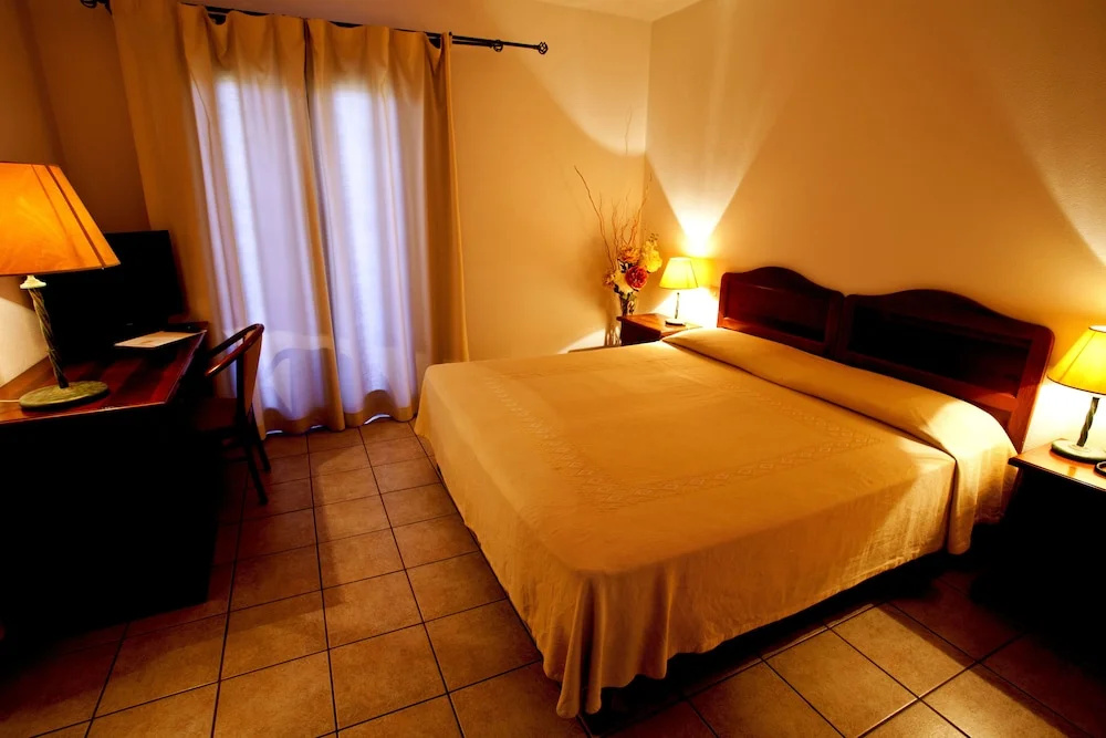 Standard Double room with balcony (full double bed)