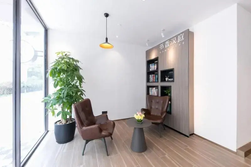 Lobby & Reception