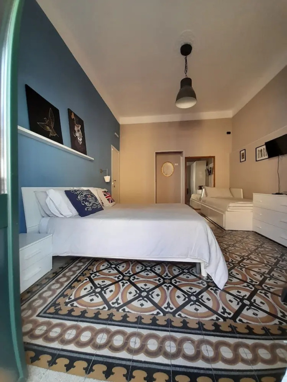 Deluxe Double room with balcony (full double bed)