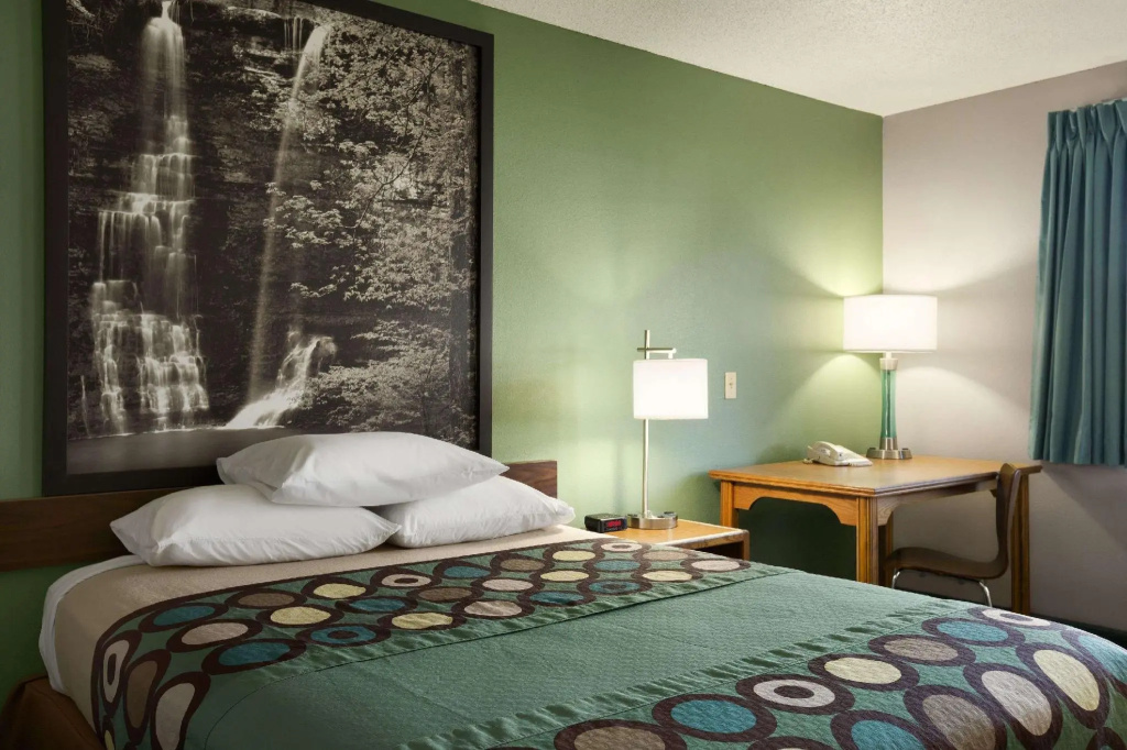 Deluxe Double room (full double bed)