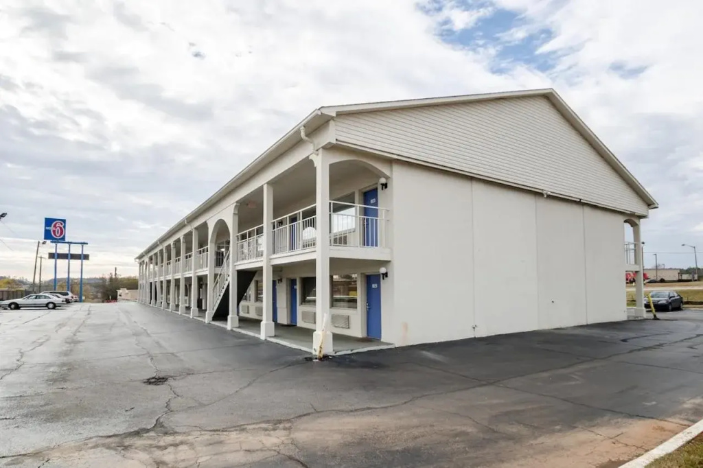 Motel 6 Commerce, GA