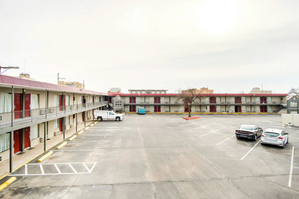 OYO Hotel Hutchinson KS West 4th Ave