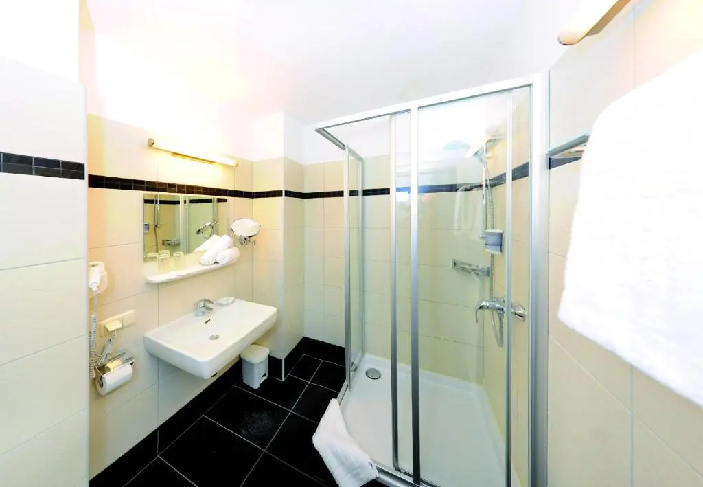 Standard Double room with balcony (full double bed)