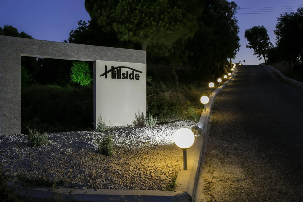Hillside Studios & Apartments