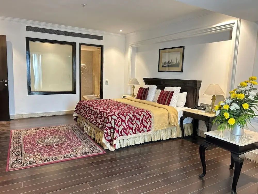 Luxury Suite