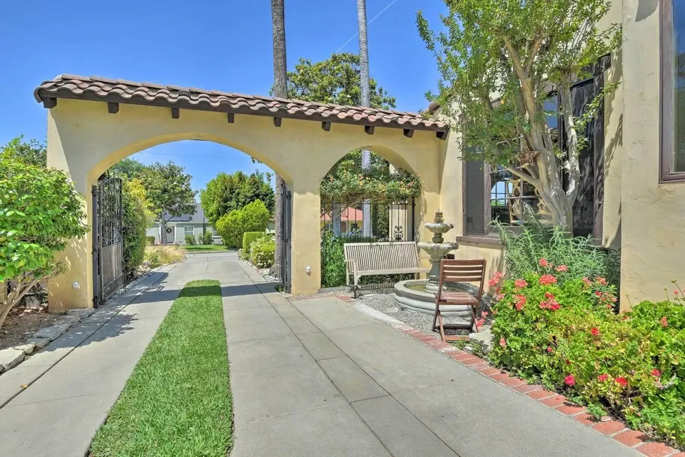 Upscale Whittier Hills Gem: 17 Mi to Disneyland!