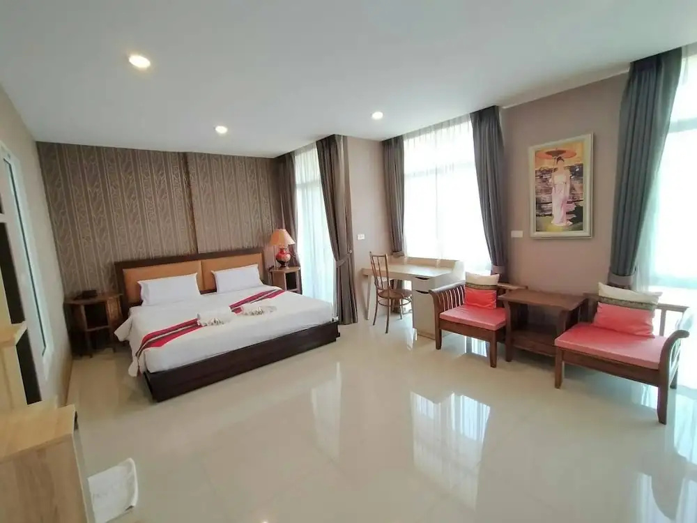 Deluxe Double Suite full double bed