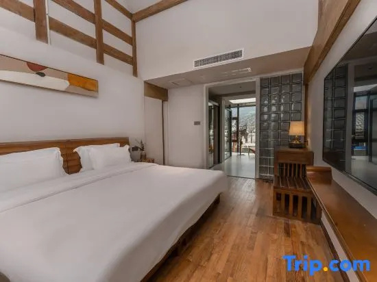 Deluxe Double room with garden view (full double bed)