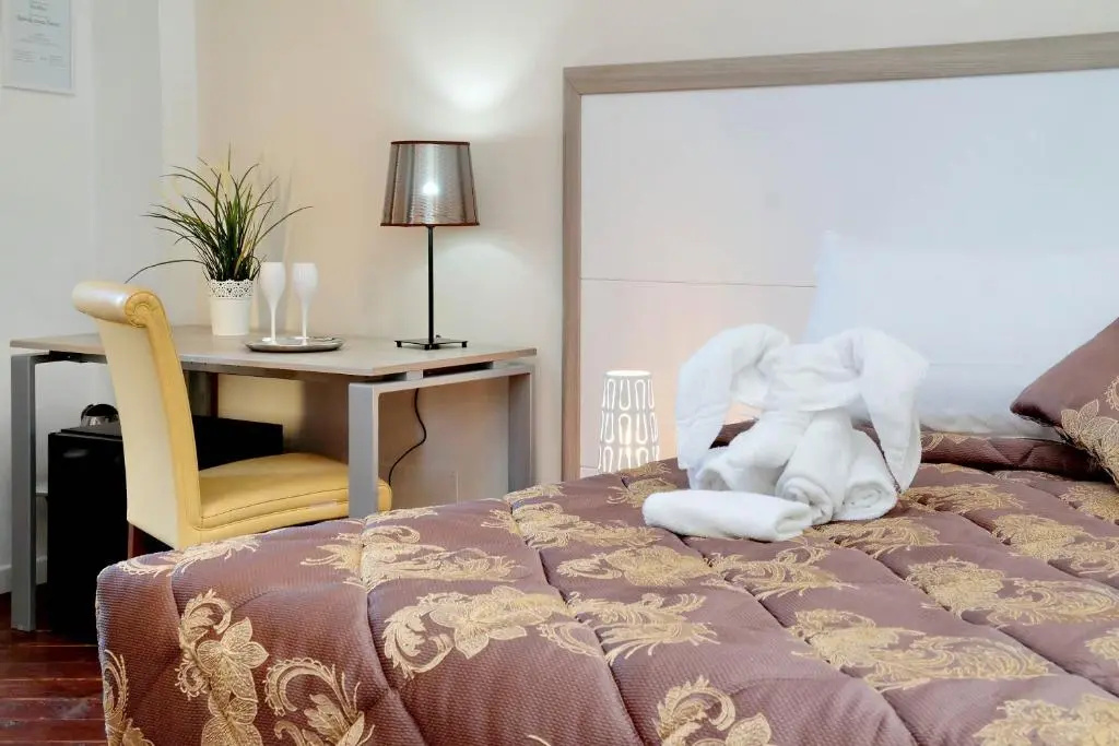 Deluxe Double room with garden view (full double bed)